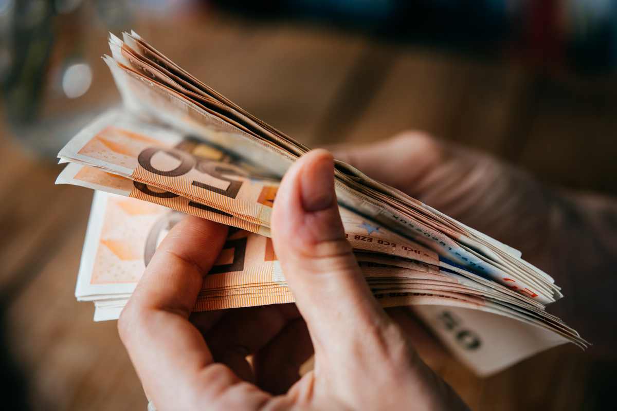 ISEE sotto i 15.000 euro: tutti i bonus che puoi chiedere nell'ultimo semestre del 2023